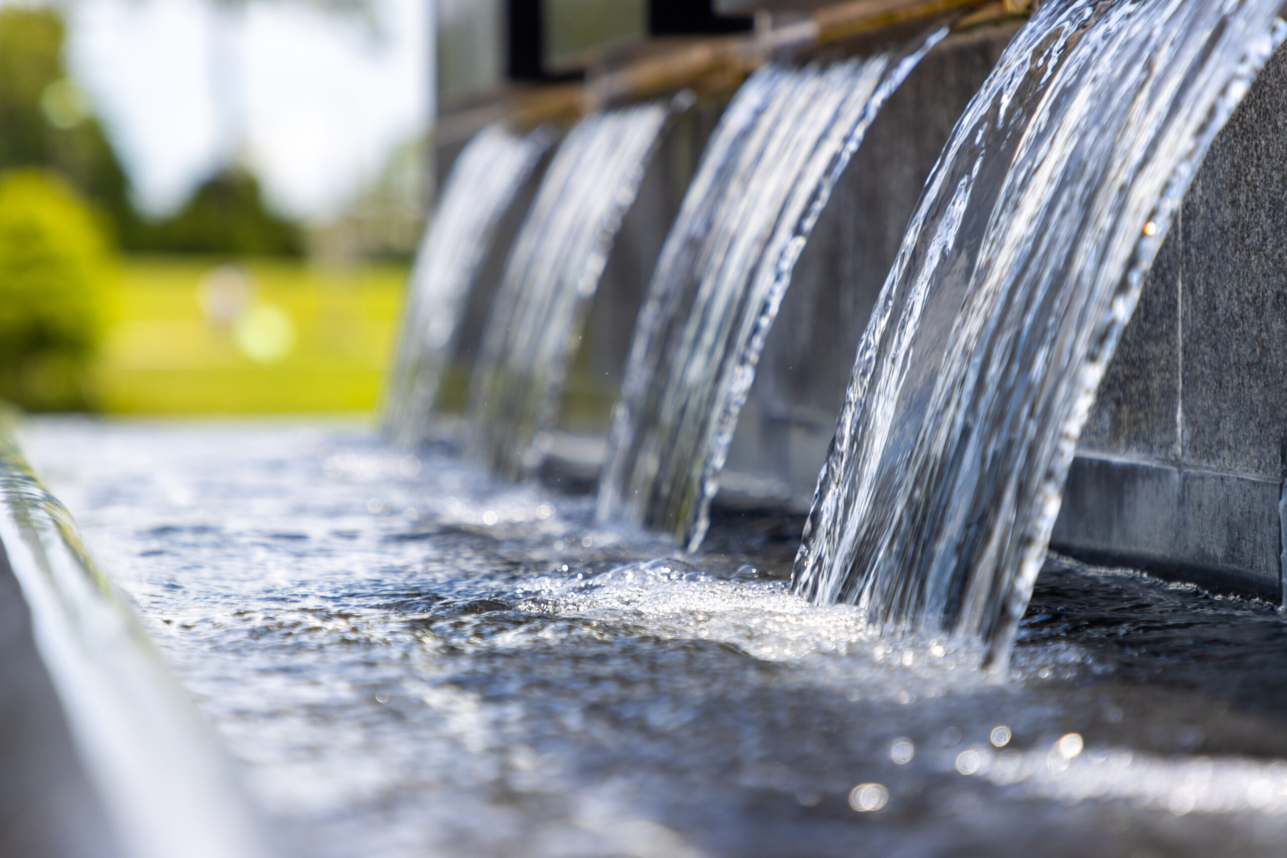 Waterfall style fountain
